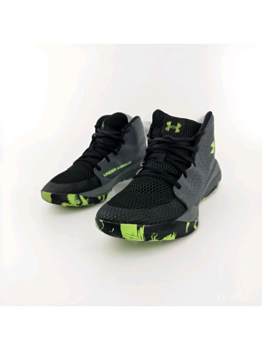 Under Armour Unisex Youth Size 7Y Black & Green sneakers
